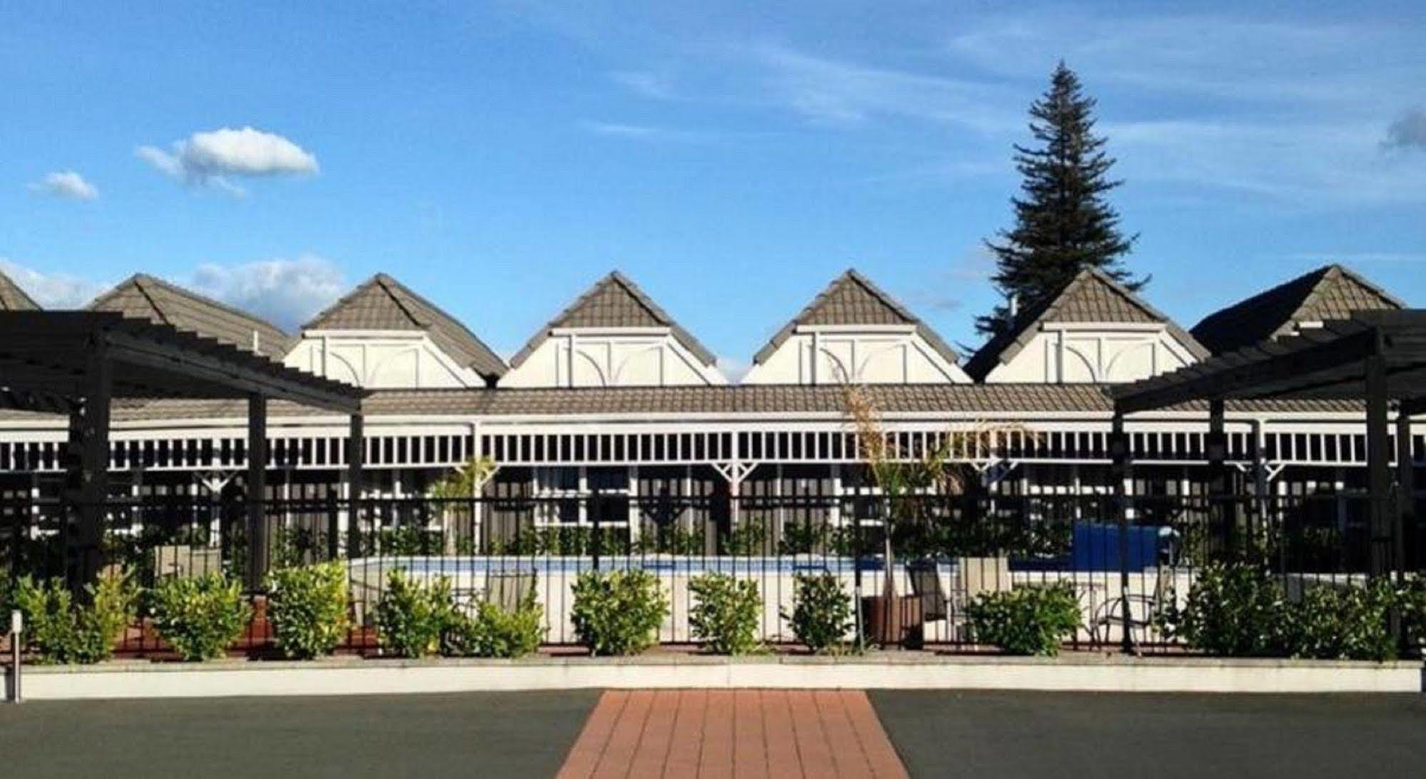 Lake Rotorua Hotel Bagian luar foto